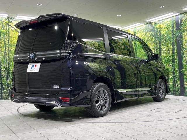 TOYOTA VOXY HYBRID 4WD 2022