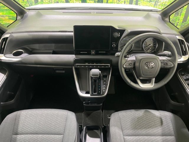 TOYOTA VOXY HYBRID 2025