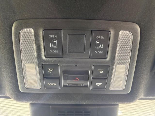 TOYOTA VOXY HYBRID 2025