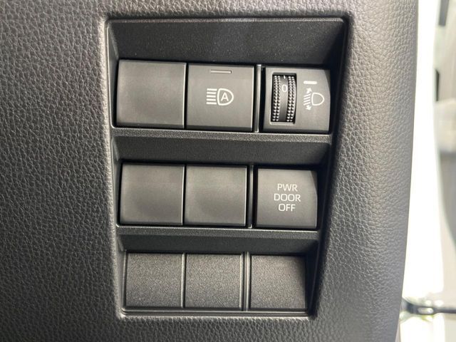 TOYOTA VOXY HYBRID 2025