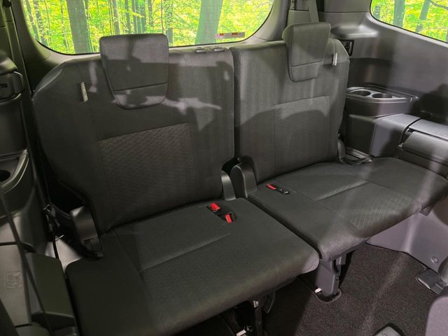 TOYOTA VOXY HYBRID 2025