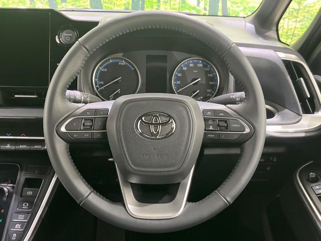 TOYOTA VOXY HYBRID 2025