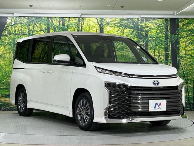 TOYOTA VOXY HYBRID 2025