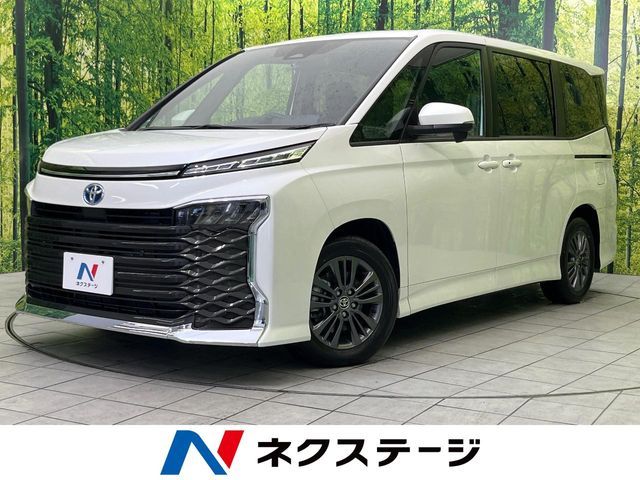 TOYOTA VOXY HYBRID 2025
