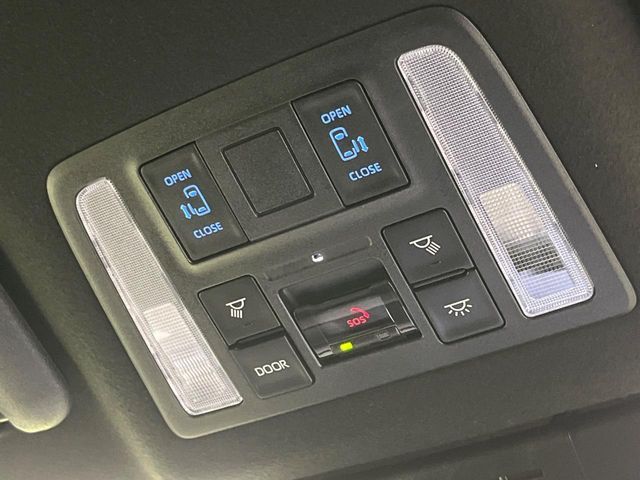 TOYOTA VOXY HYBRID 2025