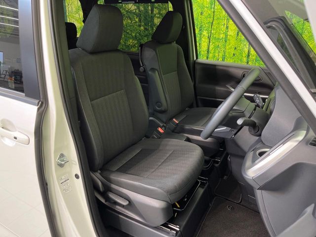 TOYOTA VOXY HYBRID 2025