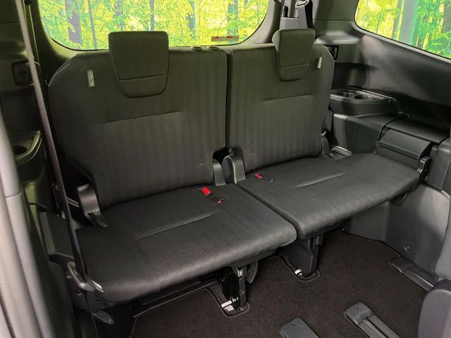 TOYOTA VOXY HYBRID 2025