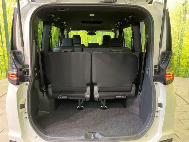 TOYOTA VOXY HYBRID 2025