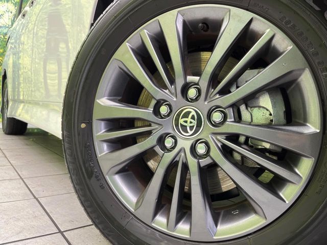 TOYOTA VOXY HYBRID 2025