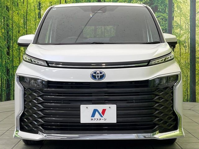 TOYOTA VOXY HYBRID 2025