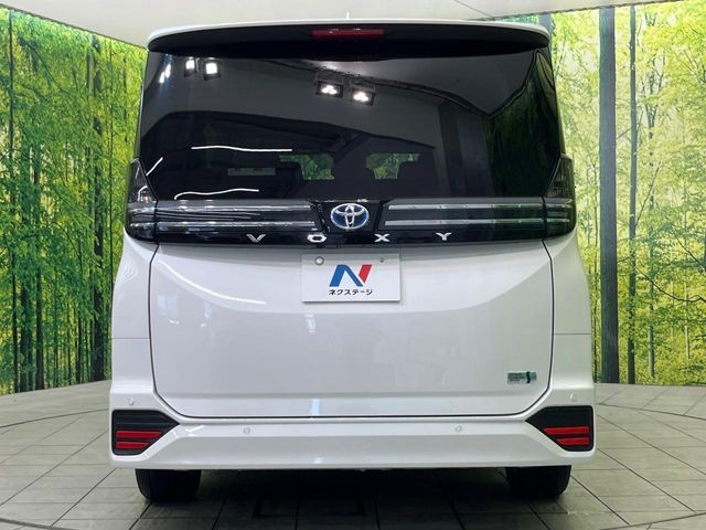 TOYOTA VOXY HYBRID 2025