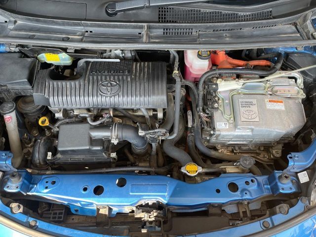 TOYOTA SIENTA HYBRID 2016