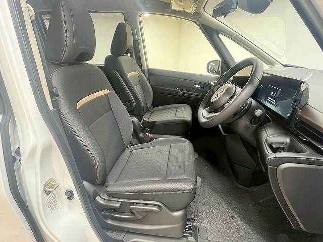 NISSAN SERENA  WG 4WD 2025