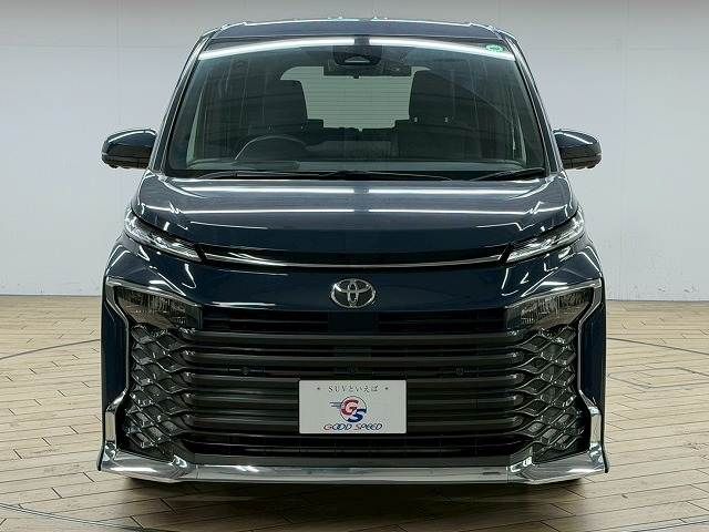TOYOTA VOXY 2022