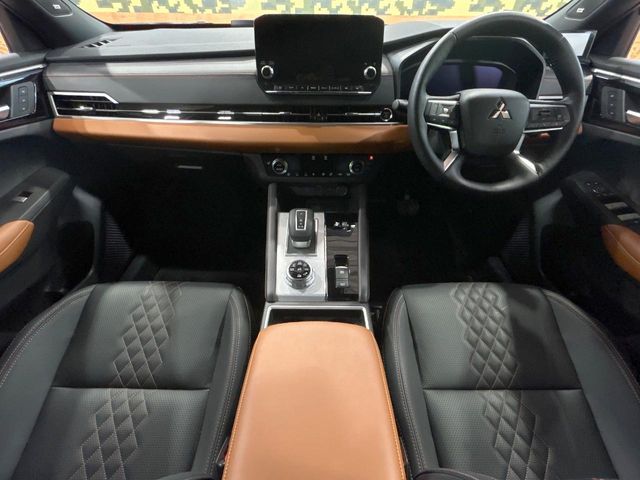 MITSUBISHI OUTLANDER PHEV 2024