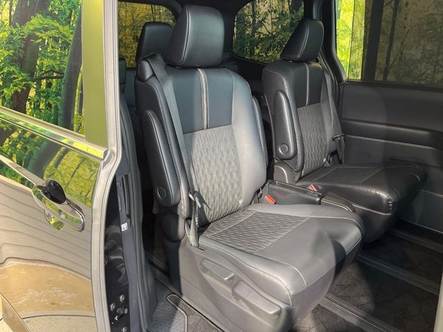 TOYOTA NOAH HYBRID 2022