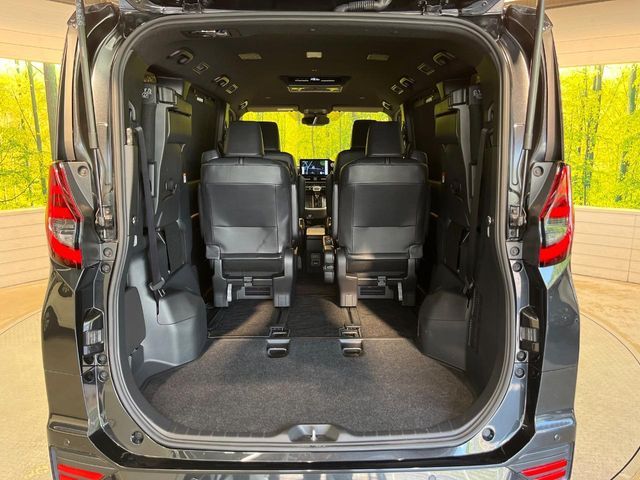 TOYOTA NOAH HYBRID 2022