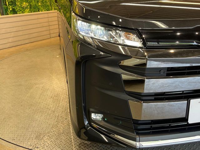 TOYOTA NOAH HYBRID 2022