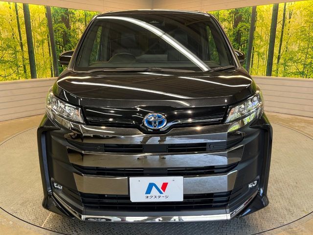 TOYOTA NOAH HYBRID 2022