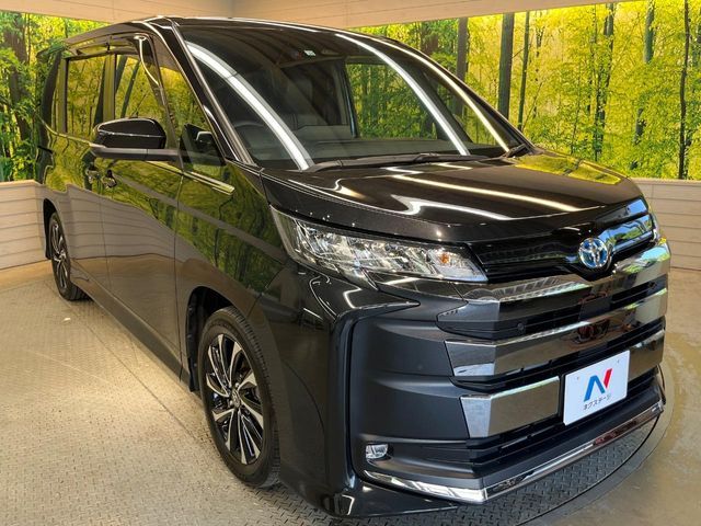 TOYOTA NOAH HYBRID 2022