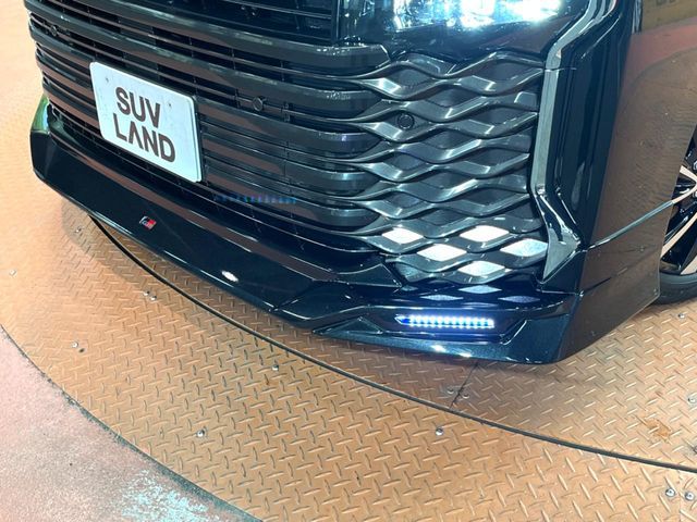 TOYOTA VOXY HYBRID 2023