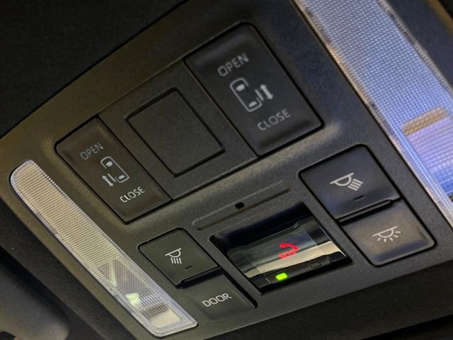 TOYOTA VOXY HYBRID 2023