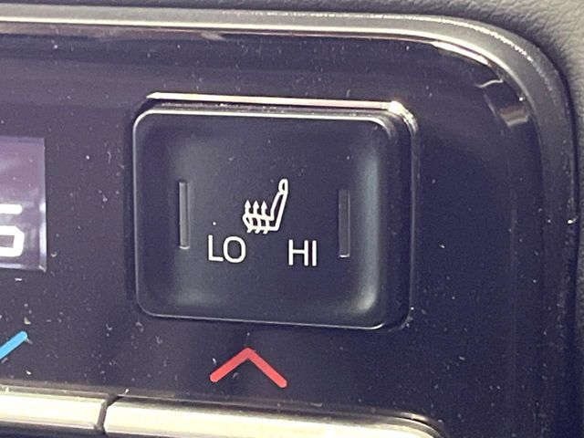 TOYOTA VOXY HYBRID 2023