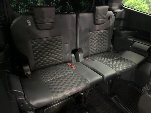 TOYOTA VOXY HYBRID 2023