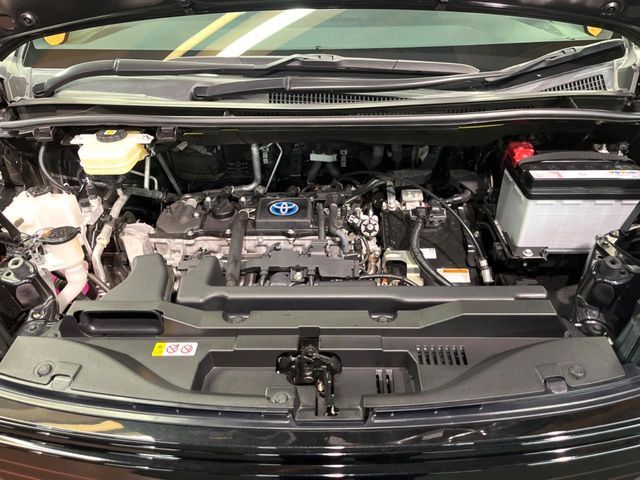 TOYOTA VOXY HYBRID 2023