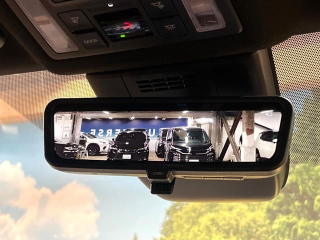 TOYOTA VOXY HYBRID 2025