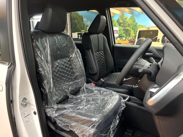 TOYOTA VOXY HYBRID 2025