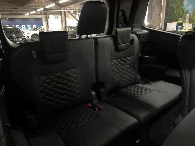 TOYOTA VOXY HYBRID 2025