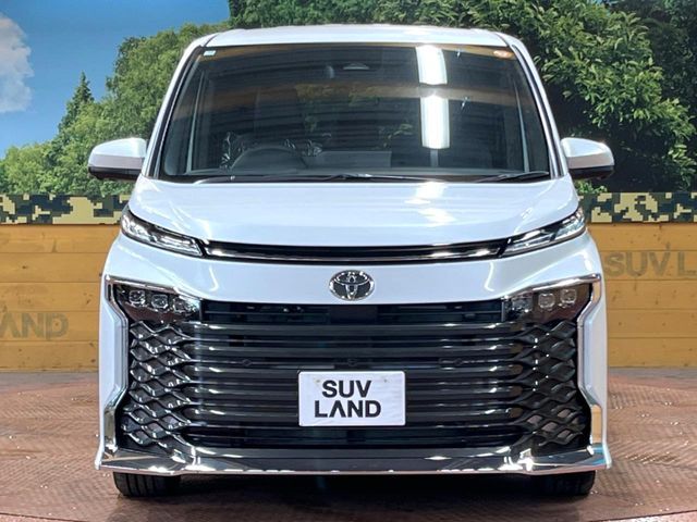 TOYOTA VOXY HYBRID 2025