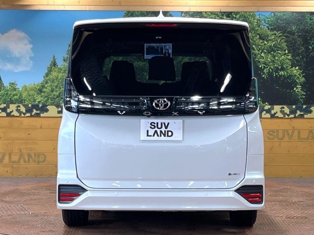 TOYOTA VOXY HYBRID 2025