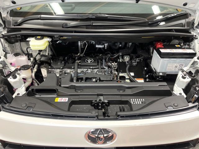 TOYOTA VOXY HYBRID 2025