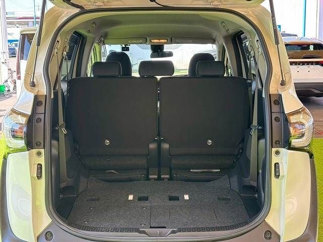 TOYOTA SIENTA HYBRID 2016