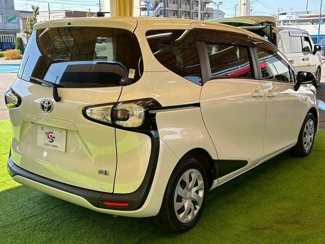 TOYOTA SIENTA HYBRID 2016
