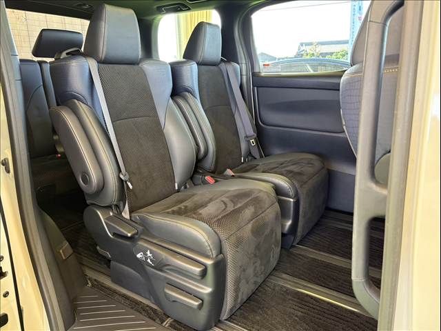 TOYOTA VELLFIRE 2017