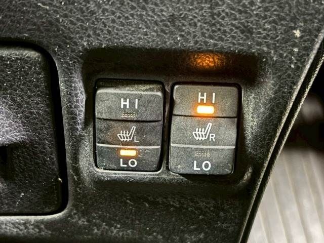 TOYOTA VOXY HYBRID 2015