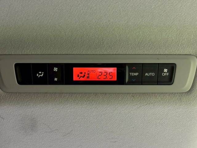 TOYOTA VOXY HYBRID 2015