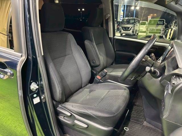 TOYOTA VOXY HYBRID 2015