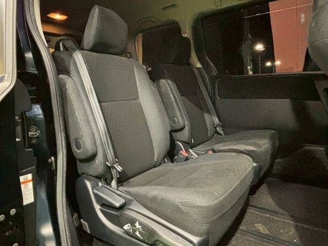 TOYOTA VOXY HYBRID 2015