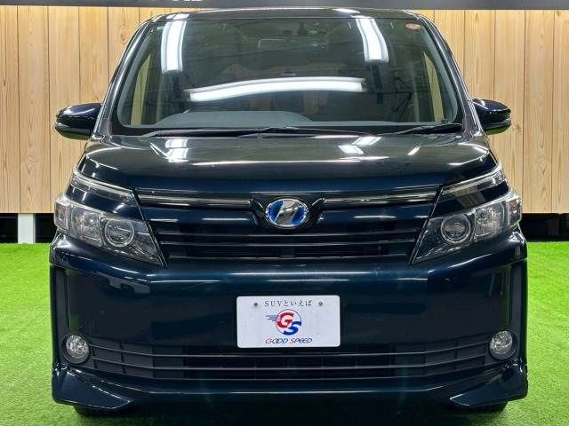 TOYOTA VOXY HYBRID 2015