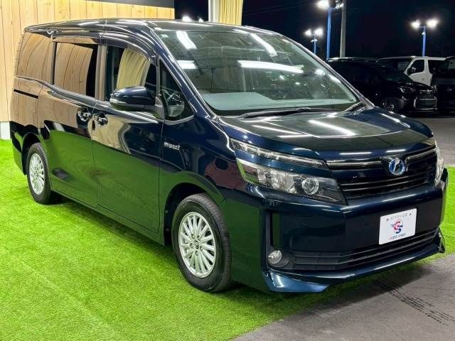 TOYOTA VOXY HYBRID 2015