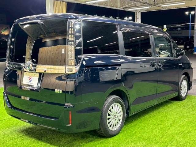 TOYOTA VOXY HYBRID 2015