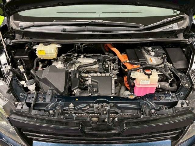 TOYOTA VOXY HYBRID 2015