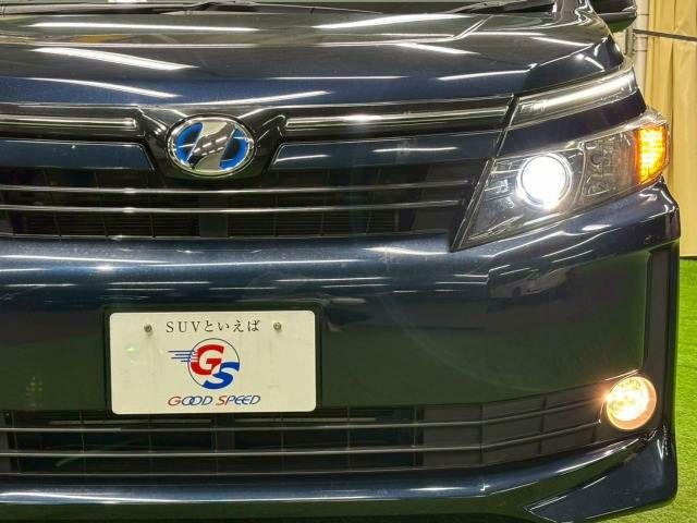 TOYOTA VOXY HYBRID 2015