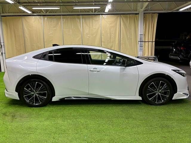 TOYOTA PRIUS 2023