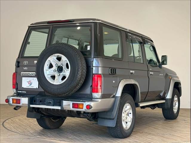 TOYOTA LANDCRUISER van 2015