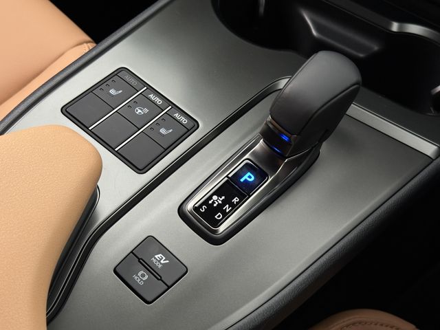 TOYOTA LEXUS UX300h 2024